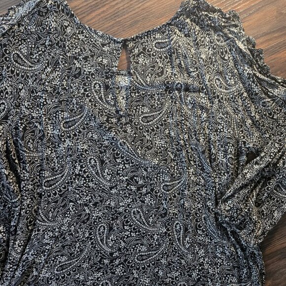 OLD NAVY Black & White Floral Long-Sleeved Cold Shoulder Blouse SIZE XXL - Picture 6 of 7